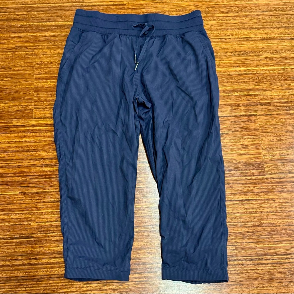 Lululemon dance studio cropped pants navy size 6 EUC
